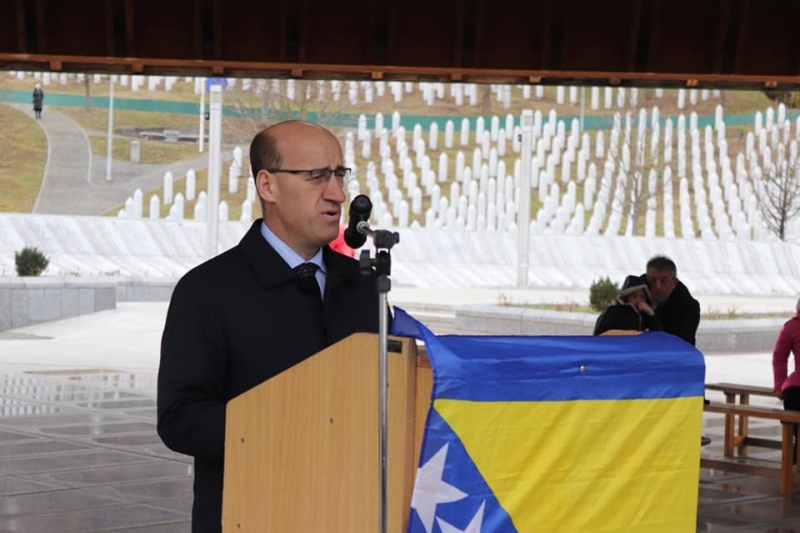 Salkić pita Schmidta: Ako je državna imovina tehničko pitanje, da li je tehničko pitanje i podjela države i genocid